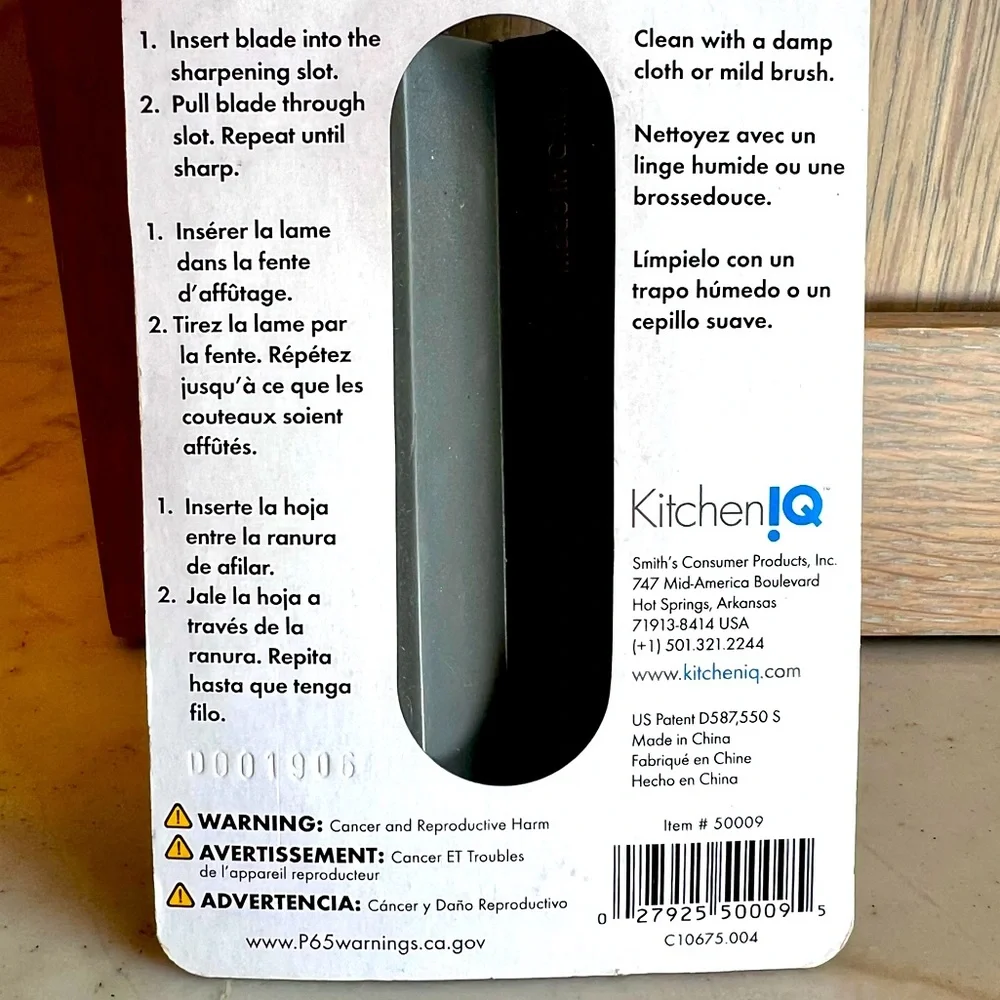 KitchenIQ Compact Knife Sharpener Edge Grip  Kitchen Tool NWT